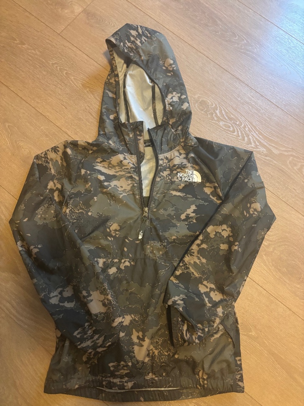 The North Face Youth packable windbreaker Size M 10/12